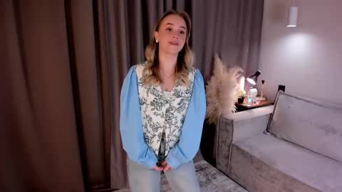 Amily online show from 03/17/26, 12:41