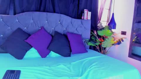 Amy    online show from 02/04/25, 07:22