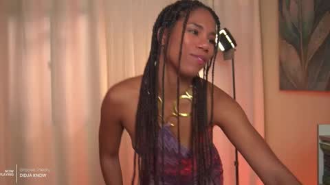 Snapshot of _angeleyes chatting on 09/18/25, 10:12 Angie - online show from 09/18/25, 10:12