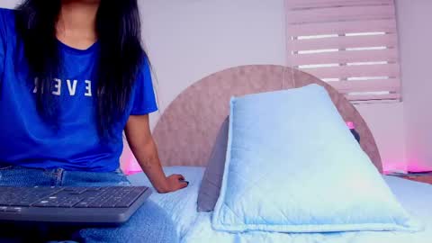 Snapshot of _aniisha_ chatting on 05/11/26, 07:11 Any online show from 05/11/26, 07:11