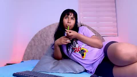 Snapshot of _aniisha_ chatting on 06/17/26, 07:15 Any online show from 06/17/26, 07:15