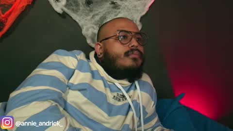 Annie Andrick online show from 10/24/25, 01:18