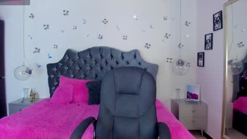 antonnela online show from 02/04/25, 01:48