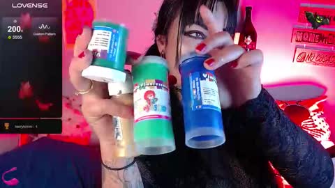 Snapshot of _any_ducan_ chatting on 12/20/25, 01:56 Angie online show from 12/20/25, 01:56