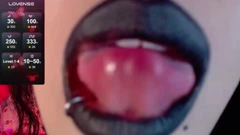 Snapshot of _any_ducan_ chatting on 12/23/25, 02:09 Angie online show from 12/23/25, 02:09