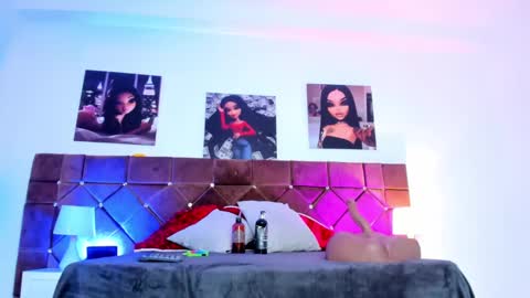Snapshot of _ariana_lopez_ chatting on 02/11/25, 01:09 Ariana online show from 02/11/25, 01:09