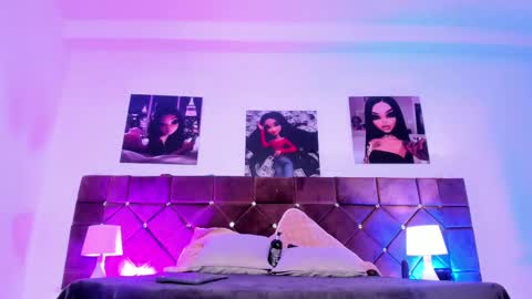 Snapshot of _ariana_lopez_ chatting on 03/06/25, 12:30 Ariana online show from 03/06/25, 12:30