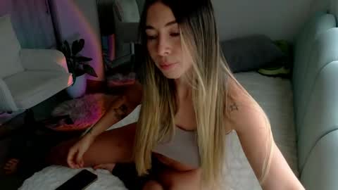 Snapshot of _arianalzate_ chatting on 06/05/26, 10:15 60 online show from 06/05/26, 10:15