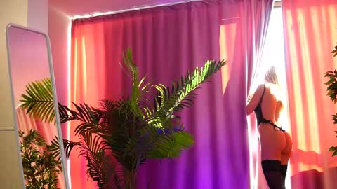 Arielle online show from 02/20/25, 01:51