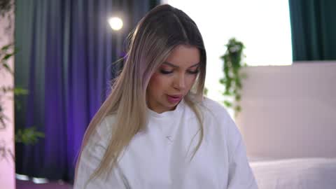 Arielle online show from 04/23/26, 05:41