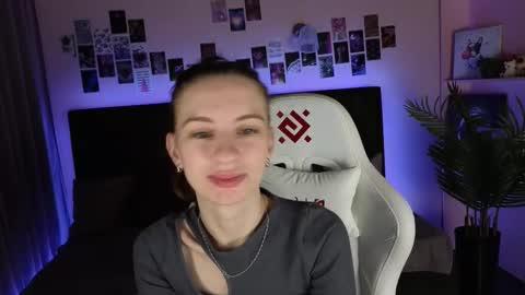 _ash_leyy_ online show from 09/21/25, 01:29