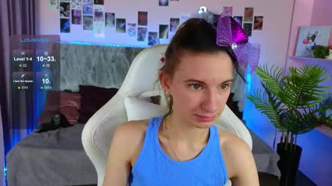 _ash_leyy_ online show from 10/24/25, 05:04