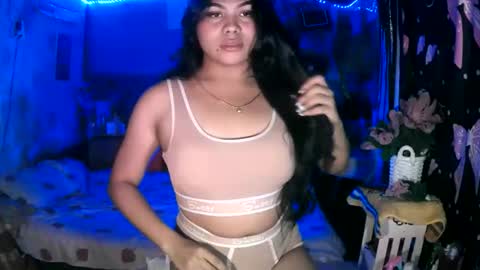 Snapshot of _asianslutyymikha_ chatting on 05/27/26, 10:01 _asianslutyymikha_ online show from 05/27/26, 10:01