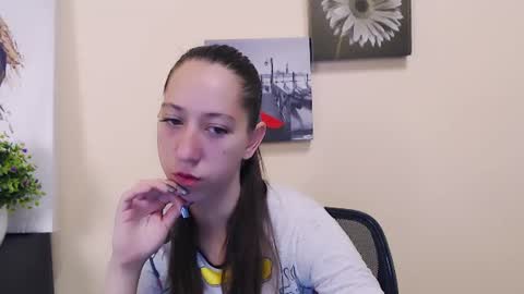 Snapshot of _astraia_ chatting on 06/19/26, 06:18 _astraia_ online show from 06/19/26, 06:18