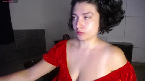 Snapshot of _atenea_golden chatting on 12/31/24, 10:26 atenea online show from 12/31/24, 10:26