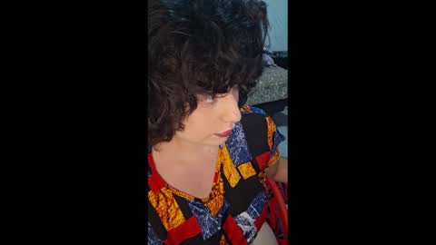 Snapshot of _atenea_golden chatting on 02/17/25, 11:31 atenea online show from 02/17/25, 11:31