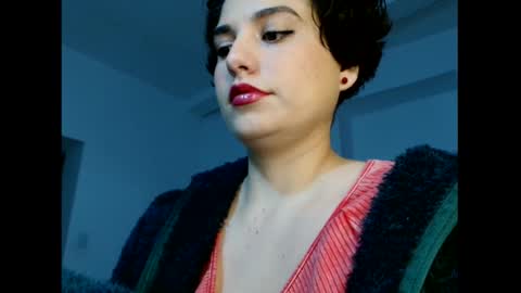 Snapshot of _atenea_golden chatting on 11/11/25, 08:03 atenea online show from 11/11/25, 08:03