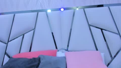 Aura online show from 02/07/25, 03:12