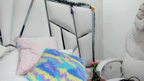 Snapshot of _aurora18 chatting on 11/22/25, 03:16 Aura online show from 11/22/25, 03:16