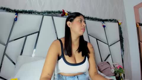 Snapshot of _aurora18 chatting on 11/30/25, 03:10 Aura online show from 11/30/25, 03:10