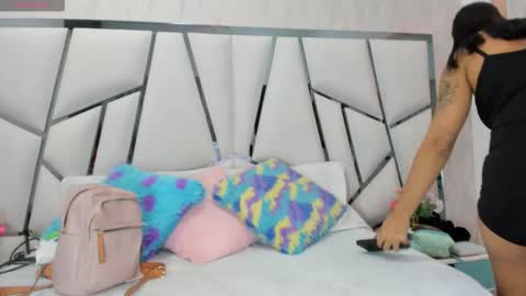 Aura online show from 01/08/26, 03:09