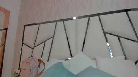 Aura online show from 03/05/26, 03:13