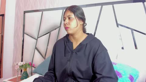 Snapshot of _aurora18 chatting on 04/27/26, 03:04 Aura online show from 04/27/26, 03:04