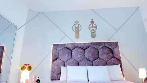 _aurora_collins_ online show from 10/24/25, 12:56