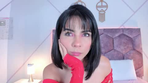 _aurora_collins_ online show from 12/04/25, 12:36