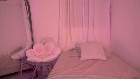 Snapshot of _available_ chatting on 03/02/26, 01:41 _available_ online show from 03/02/26, 01:41