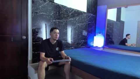 Snapshot of _axel_09 chatting on 09/12/25, 04:23 _axel_09 online show from 09/12/25, 04:23