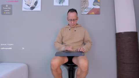 Snapshot of _axelking_ chatting on 10/22/25, 11:32 _axelking_ online show from 10/22/25, 11:32