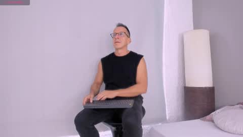 Snapshot of _axelking_ chatting on 10/27/25, 11:36 _axelking_ online show from 10/27/25, 11:36