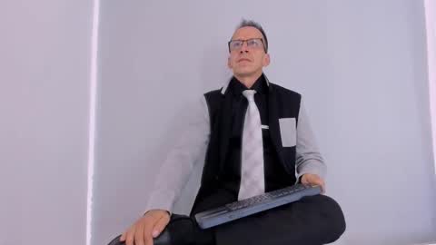 Snapshot of _axelking_ chatting on 10/30/25, 11:44 _axelking_ online show from 10/30/25, 11:44