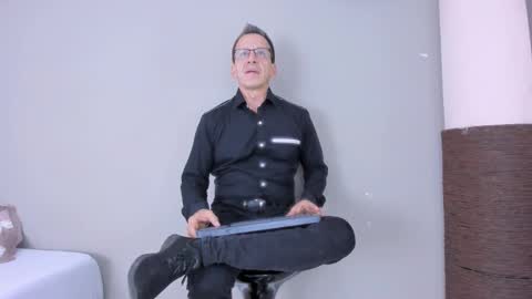 Snapshot of _axelking_ chatting on 11/10/25, 11:53 _axelking_ online show from 11/10/25, 11:53