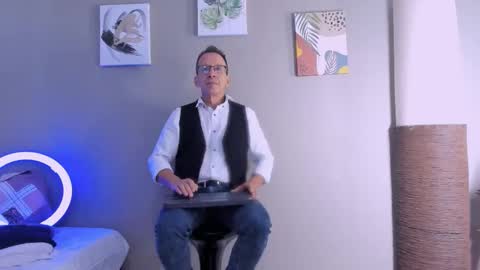 Snapshot of _axelking_ chatting on 11/21/25, 11:42 _axelking_ online show from 11/21/25, 11:42