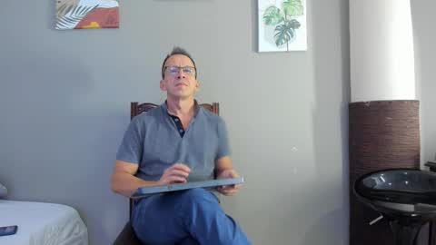 Snapshot of _axelking_ chatting on 11/24/25, 11:21 _axelking_ online show from 11/24/25, 11:21