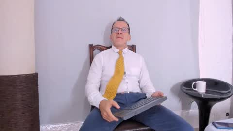 Snapshot of _axelking_ chatting on 11/25/25, 11:43 _axelking_ online show from 11/25/25, 11:43