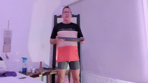 Snapshot of _axelking_ chatting on 12/03/25, 11:30 _axelking_ online show from 12/03/25, 11:30