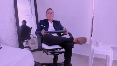 _axelking_ online show from 02/25/26, 11:31