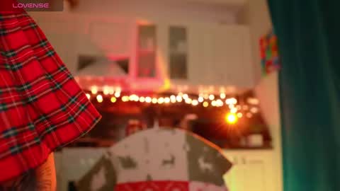 Snapshot of _axolot_ chatting on 12/11/24, 12:02 Olivia online show from 12/11/24, 12:02