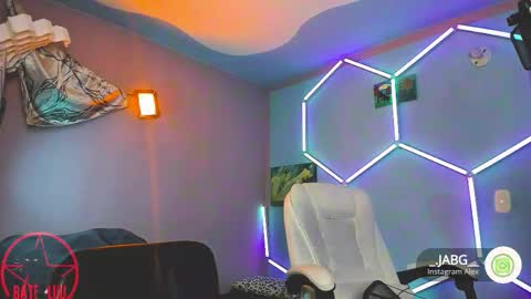 Lunita  online show from 10/18/25, 04:26