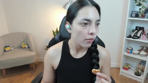 Snapshot of _bellaevans_ chatting on 01/22/25, 05:48 Bella Evans online show from 01/22/25, 05:48