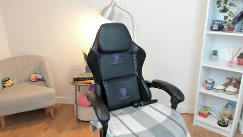 Snapshot of _bellaevans_ chatting on 01/25/25, 08:42 Bella Evans online show from 01/25/25, 08:42