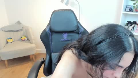 Snapshot of _bellaevans_ chatting on 01/27/25, 12:05 Bella Evans online show from 01/27/25, 12:05