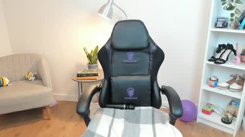 Snapshot of _bellaevans_ chatting on 02/08/25, 08:31 Bella Evans online show from 02/08/25, 08:31