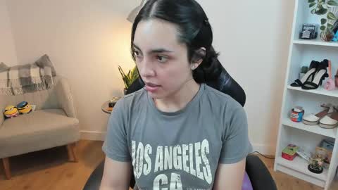 Snapshot of _bellaevans_ chatting on 02/13/25, 05:37 Bella Evans online show from 02/13/25, 05:37