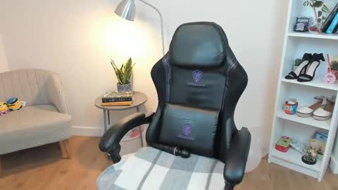 Snapshot of _bellaevans_ chatting on 02/18/25, 11:55 Bella Evans online show from 02/18/25, 11:55