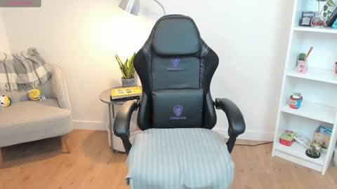 Snapshot of _bellaevans_ chatting on 02/25/25, 05:30 Bella Evans online show from 02/25/25, 05:30