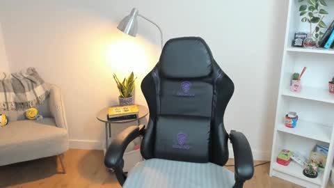 Snapshot of _bellaevans_ chatting on 02/26/25, 05:42 Bella Evans online show from 02/26/25, 05:42